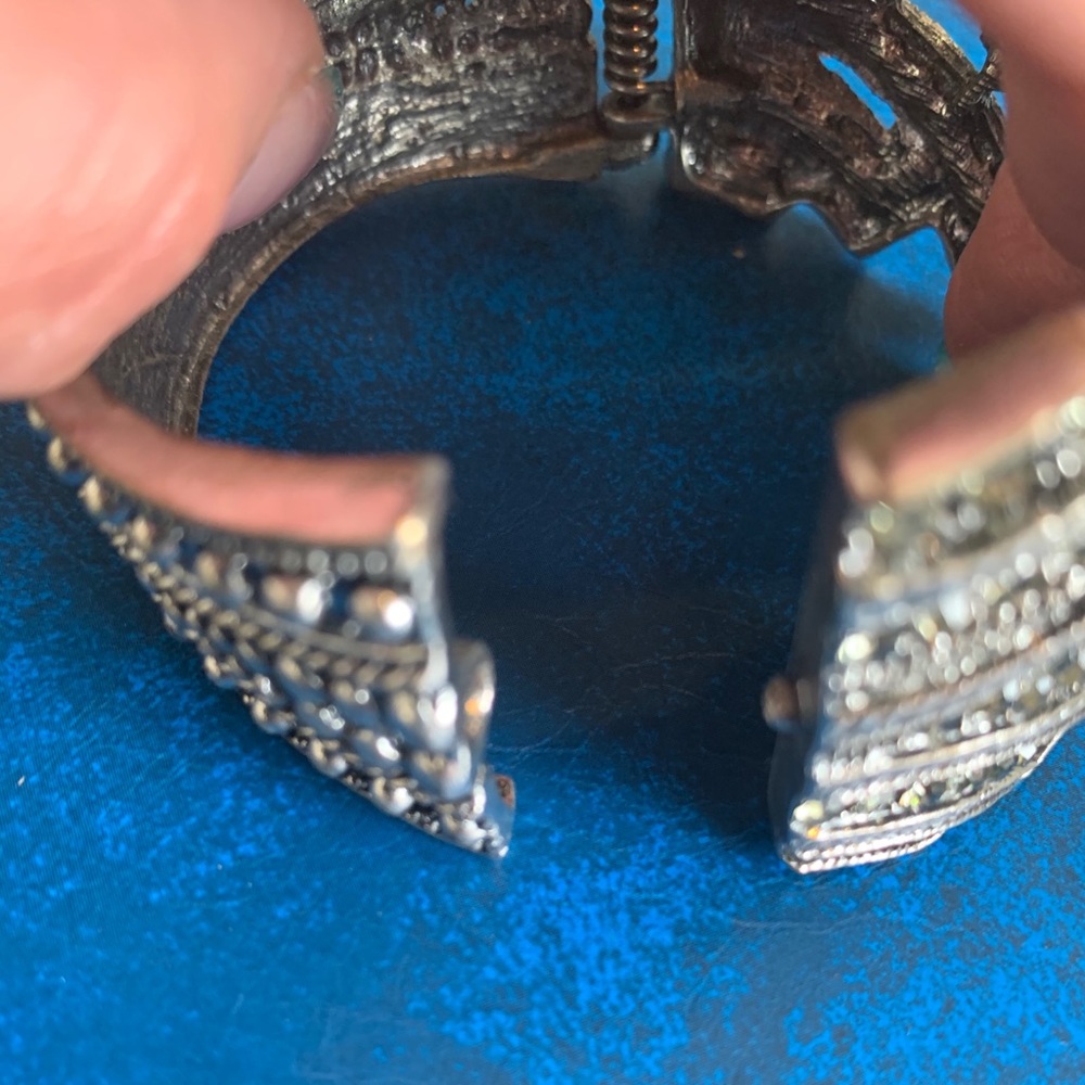 Cuff - Picture 4 of 8